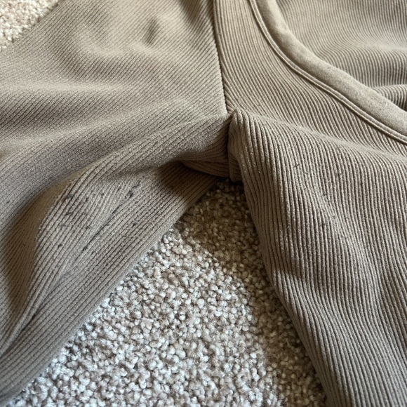 Aritzia Sunday Best Long Sleeve Scoop Neck Bodysuit - Picture 4 of 4